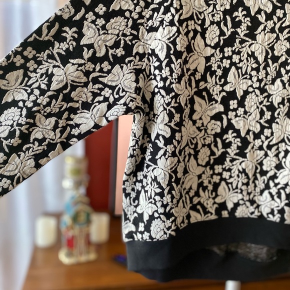 Sweat shirt size S/M two sizes - Picture 5 of 5